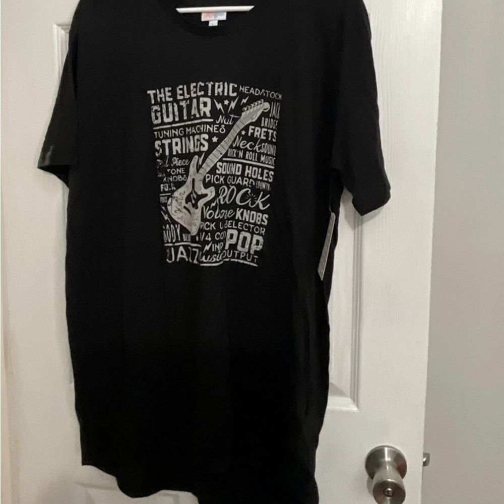 LuLaRoe Black Graphic Tee Large